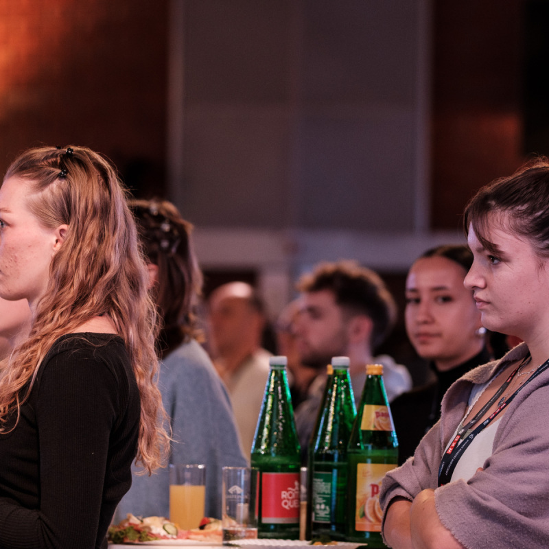 Zwei Besucherinnen des Denkfrühstücks im Porträt