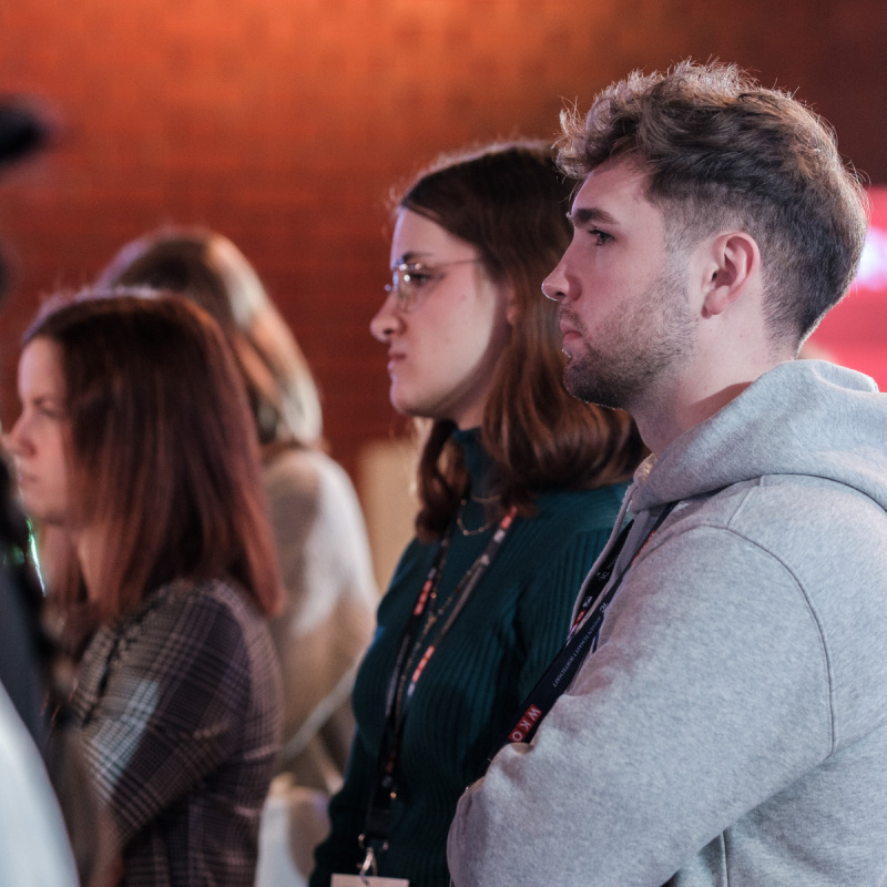 Besucher beim Denkfrühstück im ORF Studio