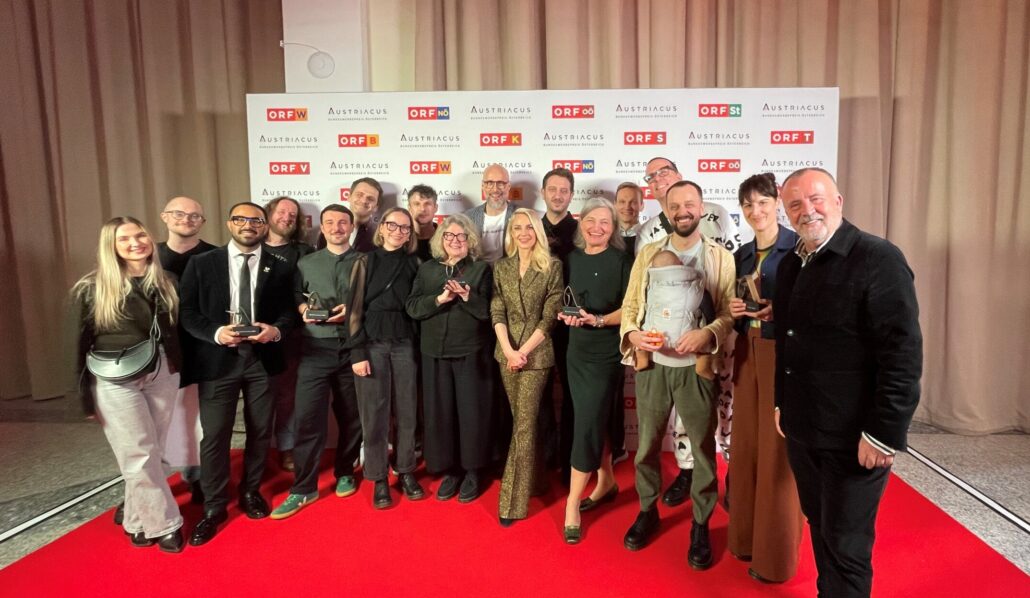 Die oberösterreichischen Gewinnerinnen und Gewinner beim AUSTRIACUS gemeinsam mit Moderatorin Silvia Schneider