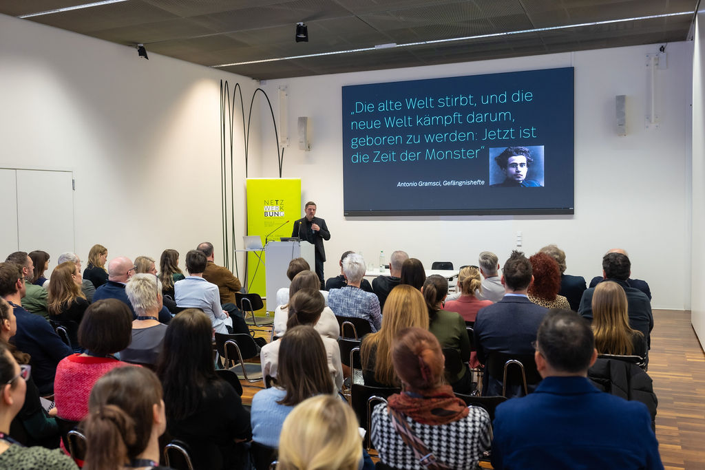 Netzwerk Arena Publikum während eines Vortrages von Gerald Hensel
