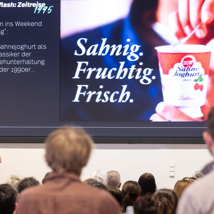 Eine Präsentationsfolie des Netzwerk Arena Vortrages ist zu sehen