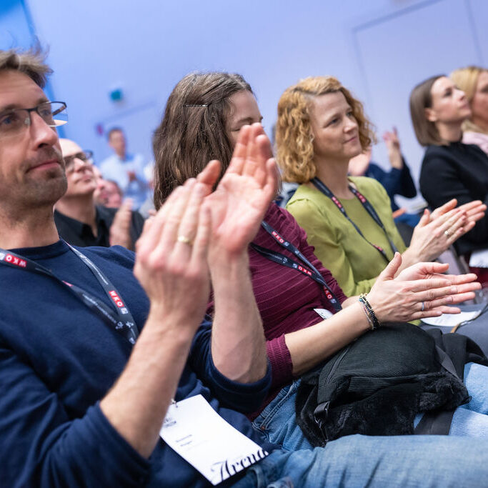 Applaudierendes Publikum der Netzwerk Arena