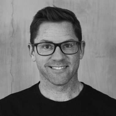 Porträt von Lukas Rössler in schwarzweiß