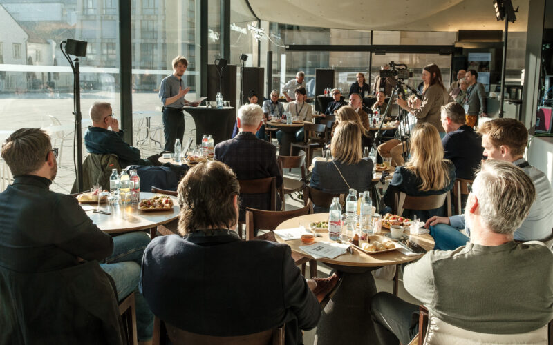 Publikum des Denkfrühstücks im Domcafe Linz