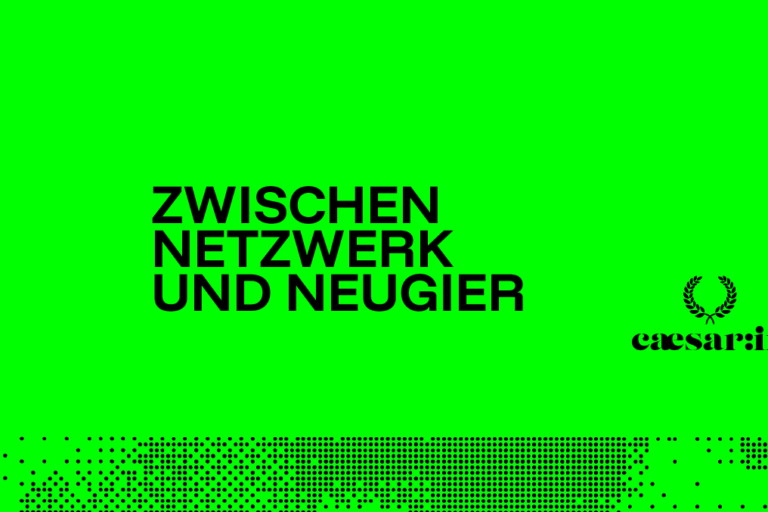 Neongrüne Grafik mit schwarzem Text „Zwischen Netzwerk und Neugier“ und punktförmigem schwarzem Muster.