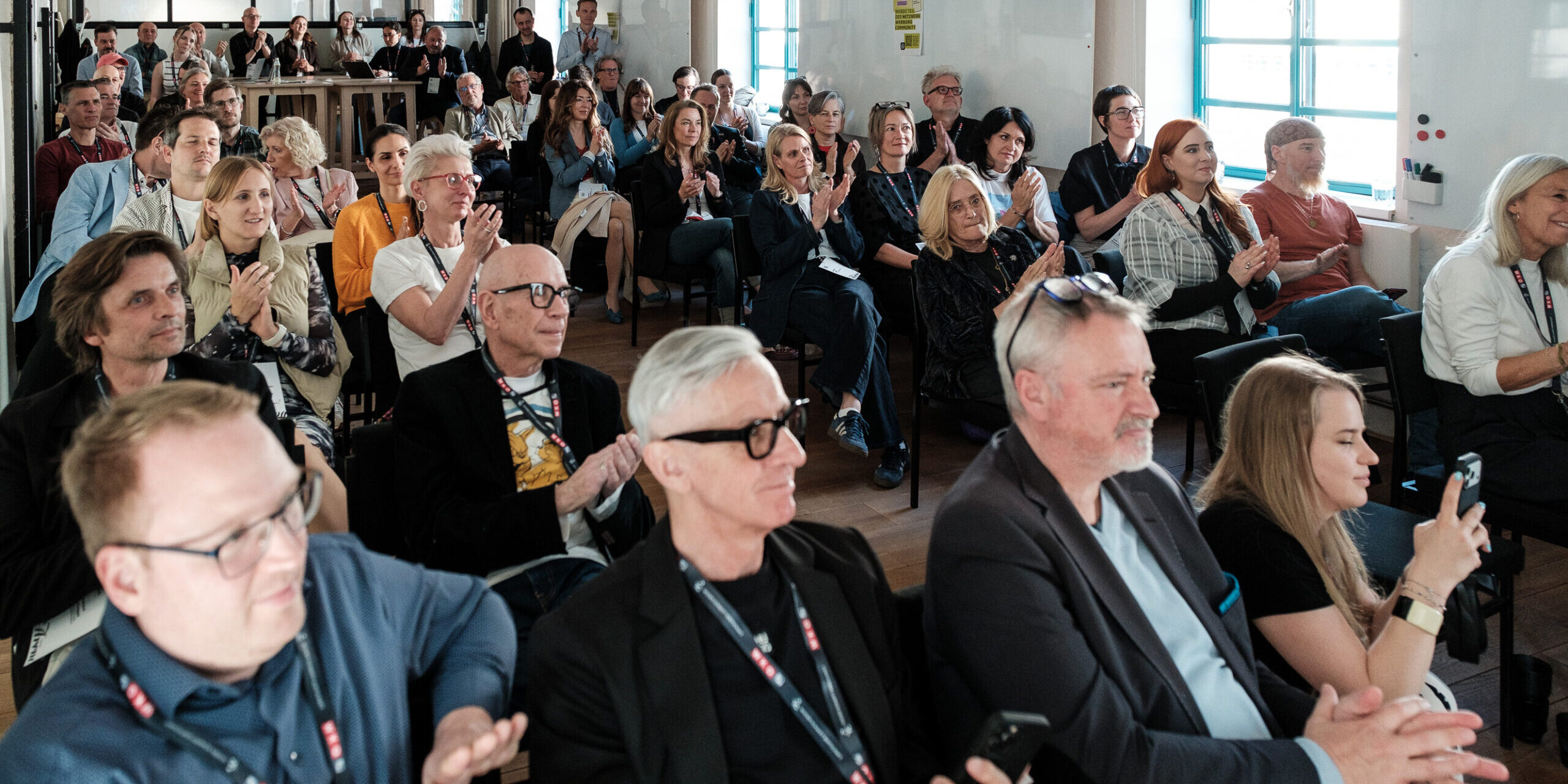 Netzwerk Arena Publikum in den Grand Garage Räumlichkeiten