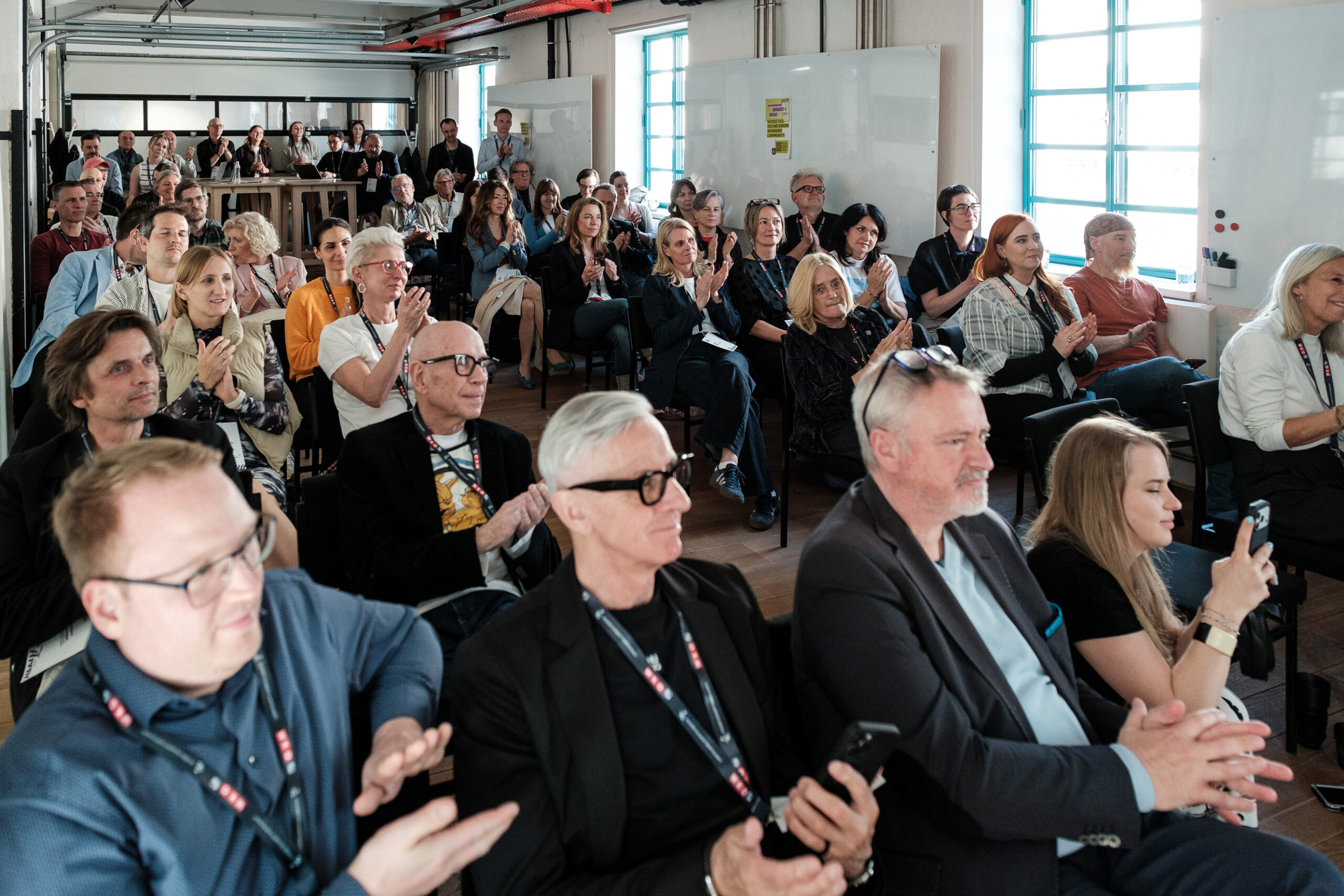 Netzwerk Arena Publikum in den Grand Garage Räumlichkeiten