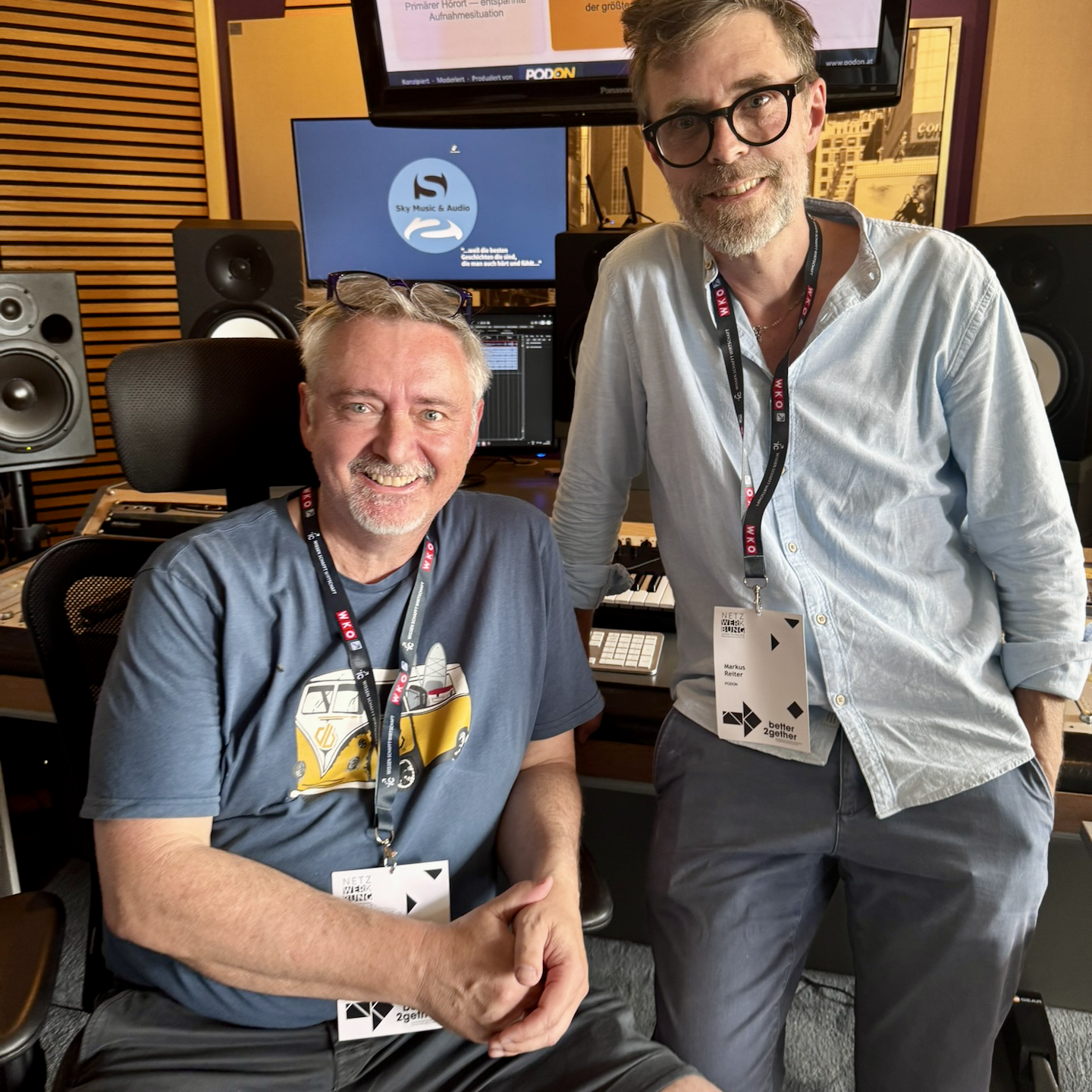 Harald Sturm und Markus Reiter in einem Tonstudio